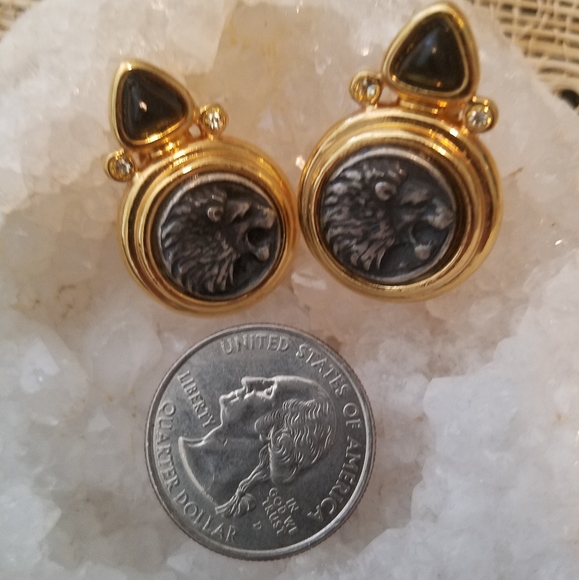 Vintage Jesara Gold Tone Intaglio Lion Head Clip On Earrings - Picture 8 of 8
